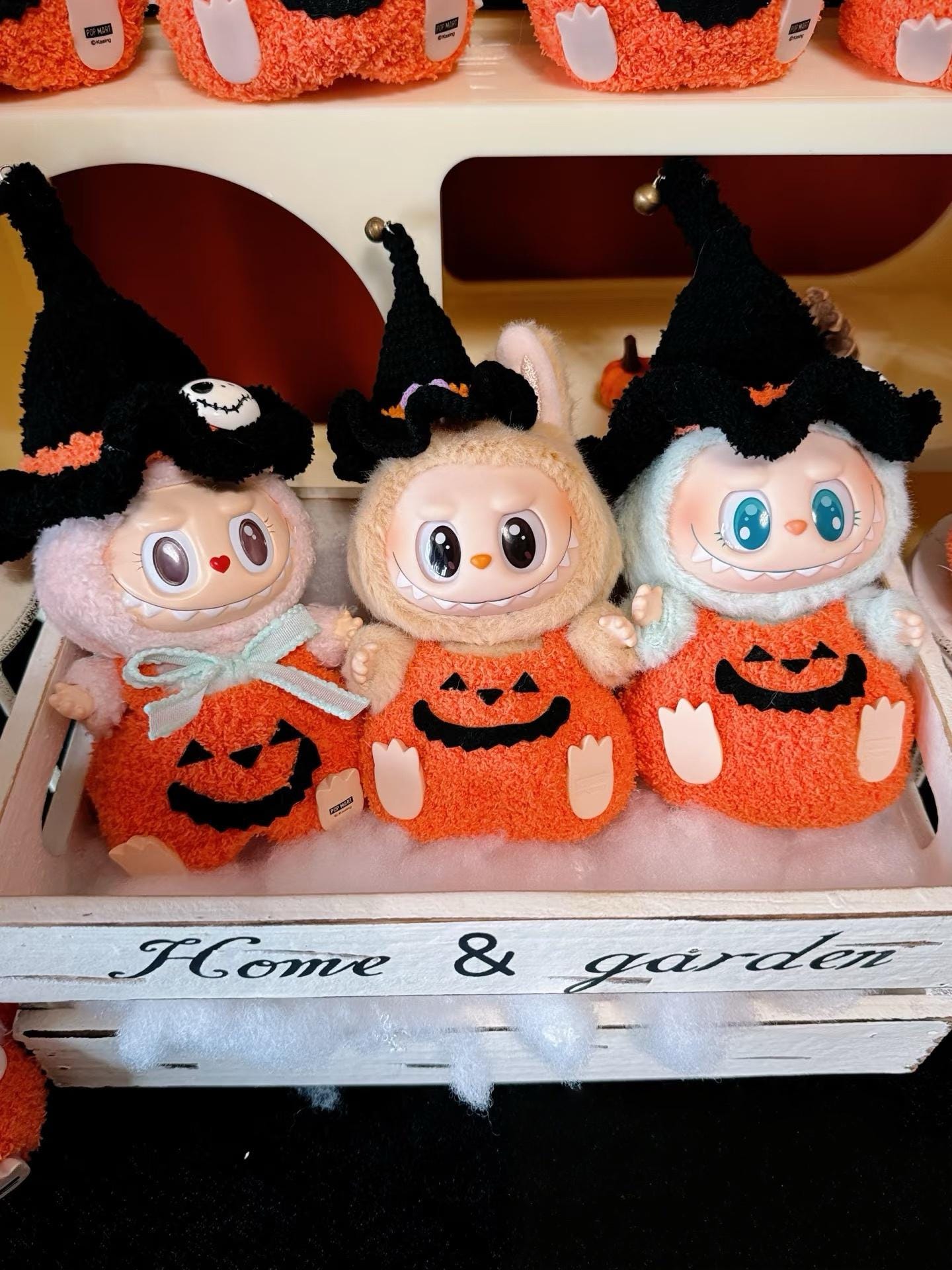 Pumpkin Labubu Crochet Pattern PDF – Halloween Witch Costume for Plush Doll – Amigurumi Outfit for Labubu Fans – Fits Labubu Gen 1/2/3