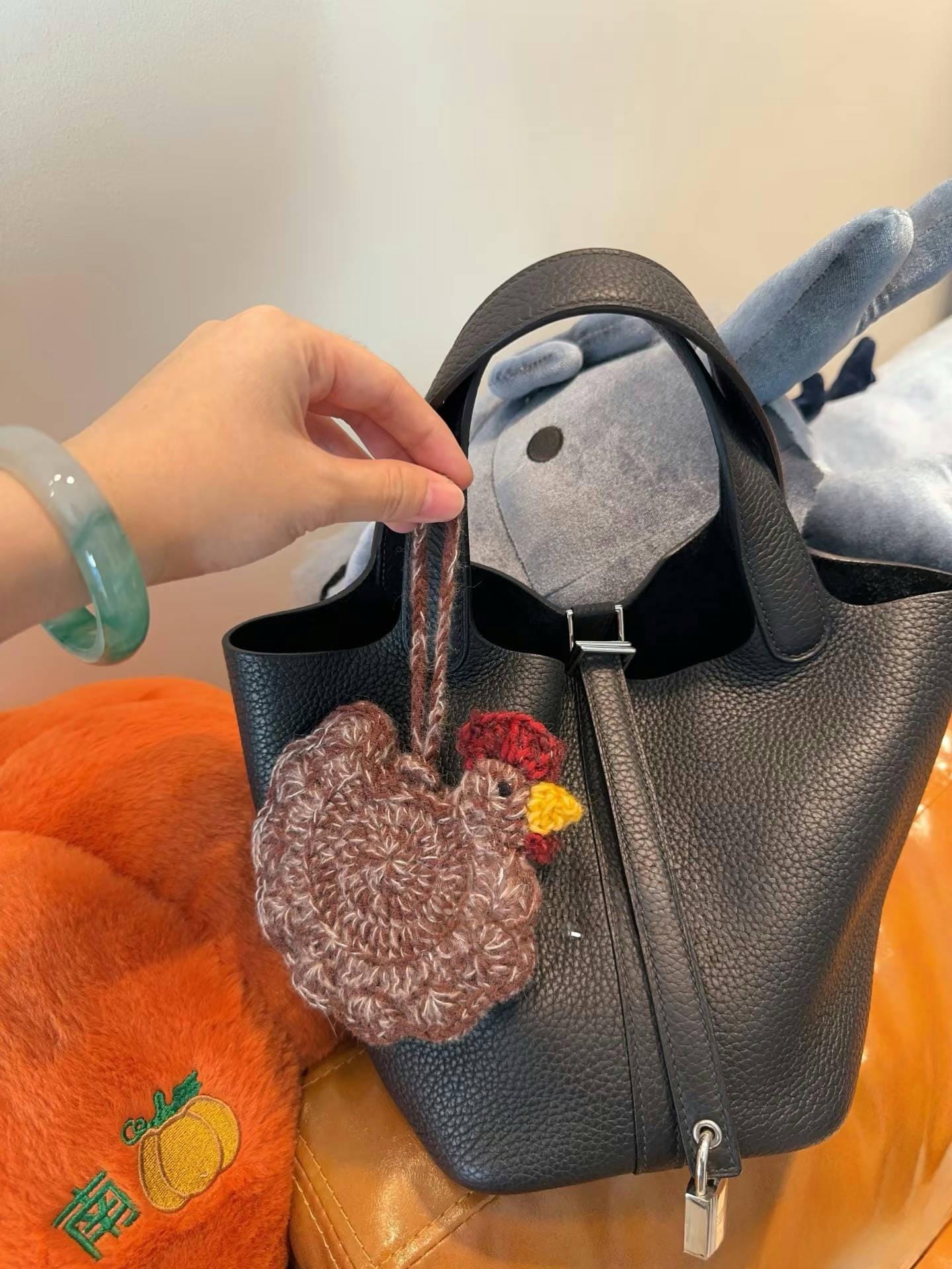 CROCHET PATTERN - Farmhouse Chicken Earbuds Pouch, Crochet Pattern Instant Digital Download, Easy Chicken Crochet, Kitchen pendant