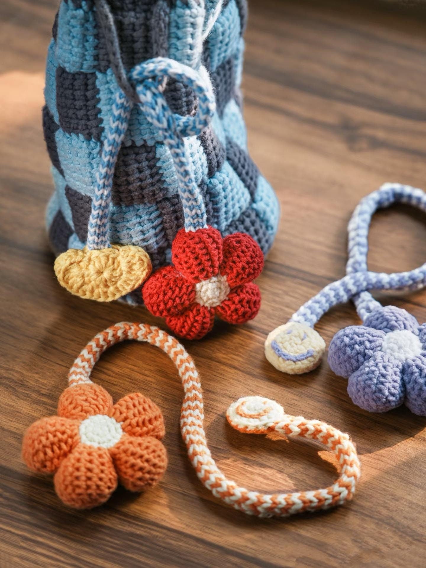 Flower keychain Crochet Pattern , flower decorative keycharm,