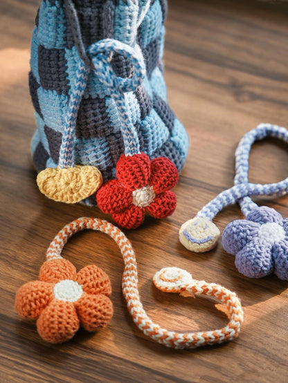 Flower keychain Crochet Pattern , flower decorative keycharm,