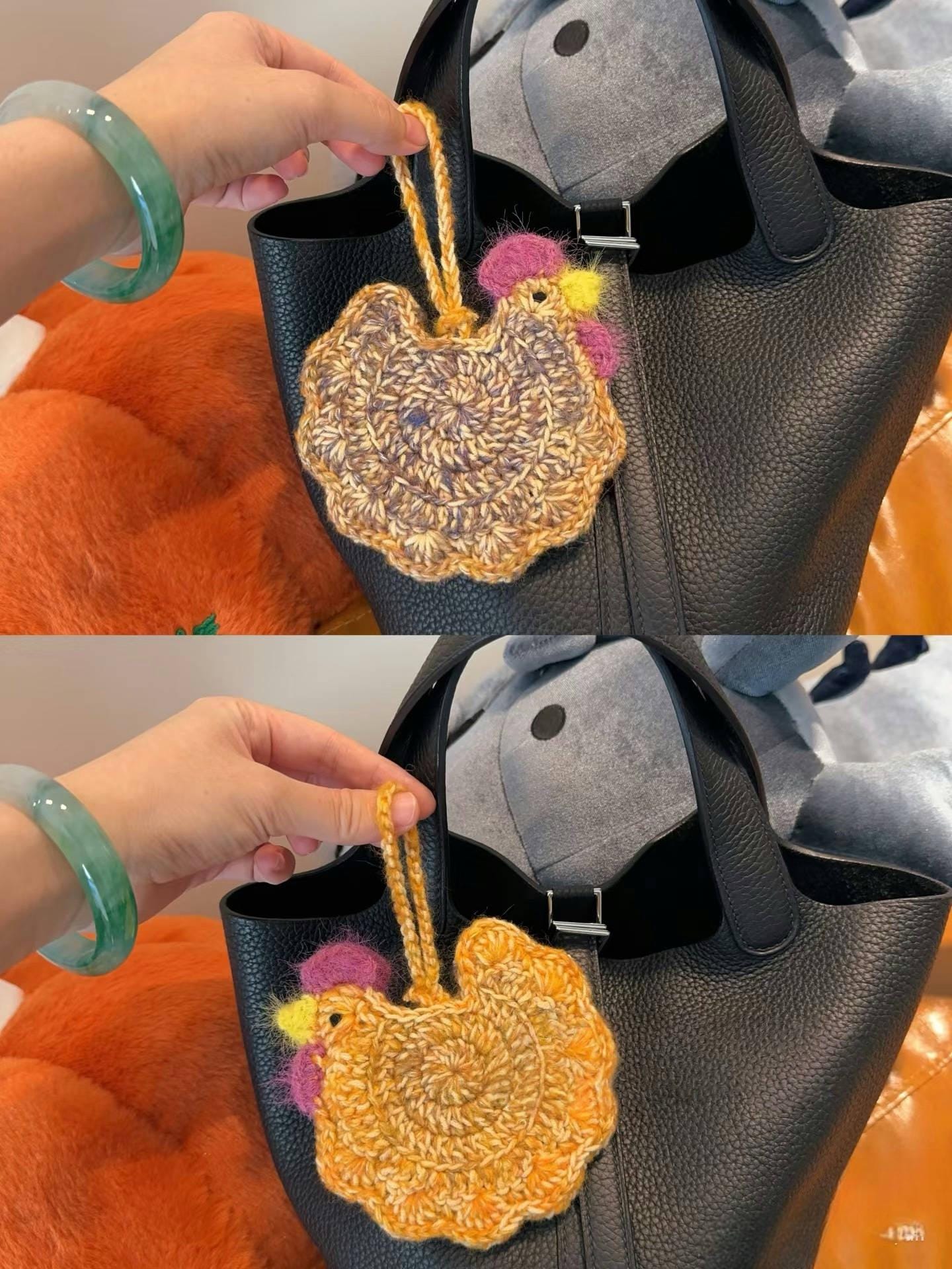CROCHET PATTERN  - Farmhouse Chicken Earbuds Pouch, Crochet Pattern Instant Digital Download, Easy Chicken Crochet, Kitchen pendant