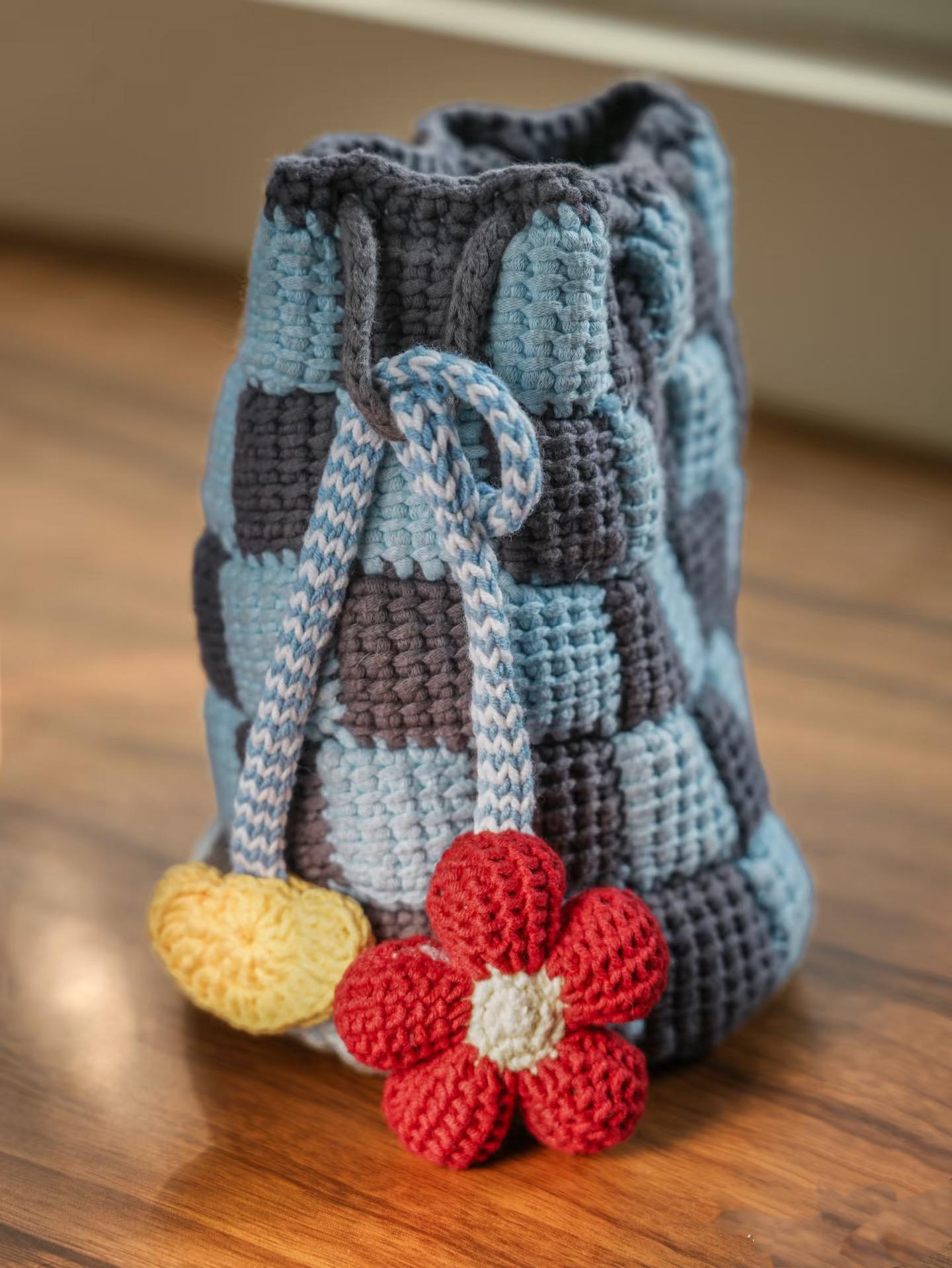 Flower keychain Crochet Pattern , flower decorative keycharm,